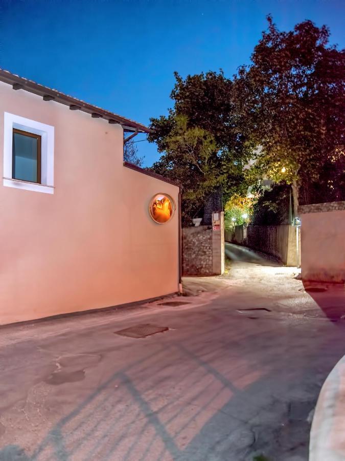 A Casa Di Galdino E Vittorianna Apartment LʼAquila Екстериор снимка